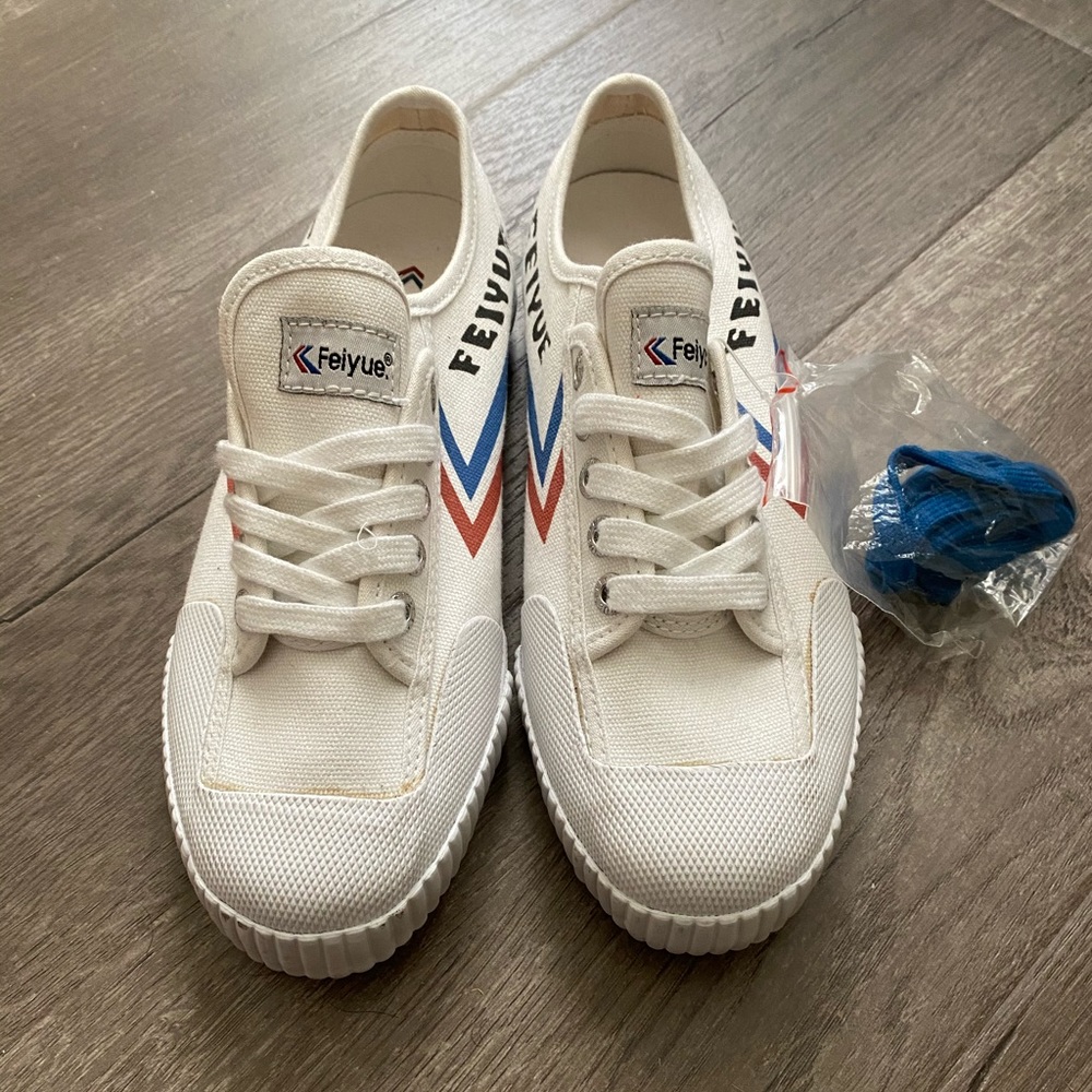 NEVER WORN New w Laces Feiyue Sneakers